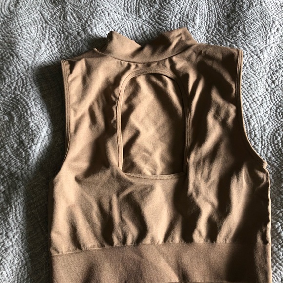 Crop top - Picture 2 of 2